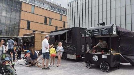 Food trucki pod CSK w Lublinie. Co można zjeść?