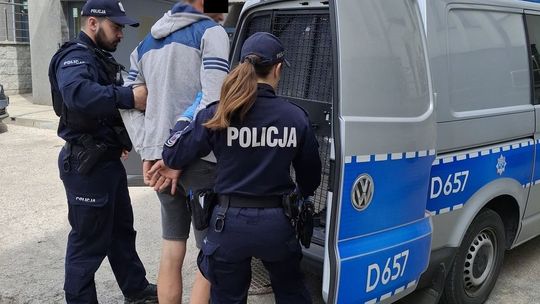Fortel z balkonem „nie wypalił”. Teraz obejrzy świat zza krat