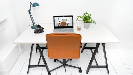 Fotele zdrowe dla kręgosłupa - dlaczego warto? Masz siedzącą pracę to przeczytaj i chroń swoje zdrowie!