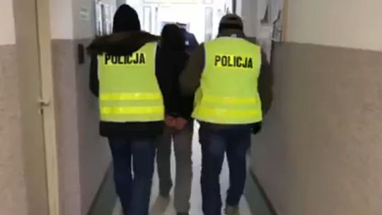 Fotograf z zarzutami za podejrzane pakunki przy S12. To były aparaty