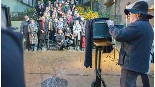 Fotografia analogowa. Pierwsze zdjęcie na otwarcie warsztatów