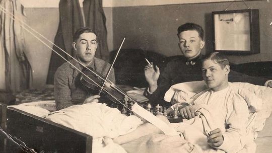 Fotografie są jak całe zdania. Spotkanie i warsztaty w Pracowni Fotografii Centrum Kultury