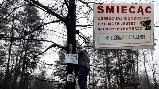 Fotopułapki sposobem na dzikie wysypiska śmieci. Ukryte kamery zamontowano w lasach otaczających Biłgoraj
