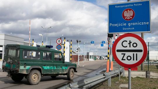 Funkcjonariuszka Straży Granicznej zabrana karetką z granicy w Dorohusku