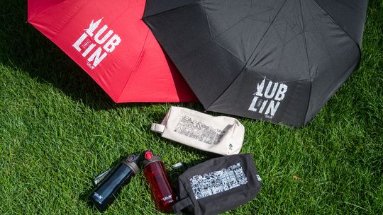 Gadżety za naklejki. Zagrasz z miastem? 