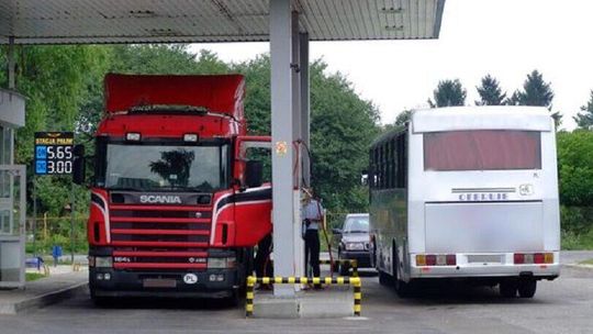 Gadżety za pełny bak. Prezydent zachęca do tankowania na tej stacji