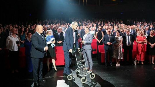 Gala Ambasadora 2021. Były owacje na stojąco i łzy wzruszenia, także u marszałka [zdjęcia]