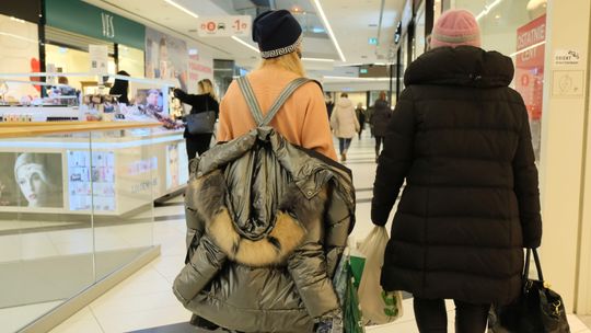 Galerie handlowe otwarte. Licealiści: "to dla nas taki powrót do normalności"