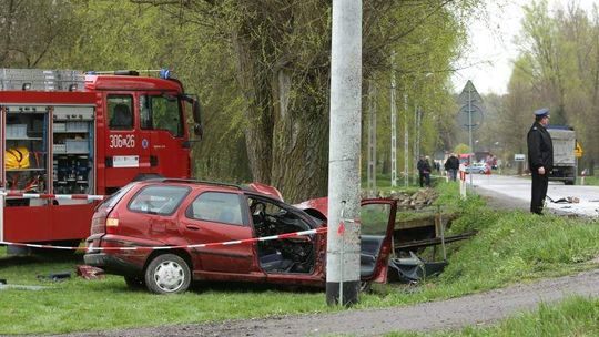 Gałęzów: Tragiczny wypadek koło Bychawy. Trzy osoby zginęły (wideo, zdjęcia)