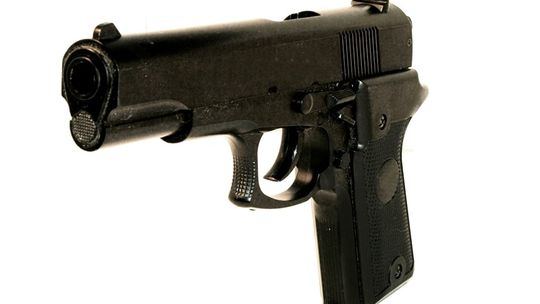 Gangi coraz częściej kupują urzędników