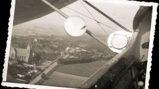 Garbów: Pomnik i tablica dla lotników