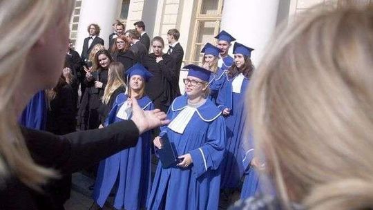 Gaudeamus na 150 głosów. Na schodach ratusza