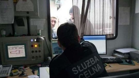 GDDKiA: "Strajk włoski" na granicy, 250 ciężarówek czeka w Koroszczynie