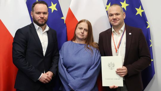 Gdy przyjdzie kryzys, pomoc ma ruszyć szybciej. Wojewoda podpisał umowę z PCK