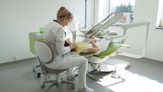 Gdzie bezpłatne leczenie zębów. Mobilny gabinet dentystyczny w trasie