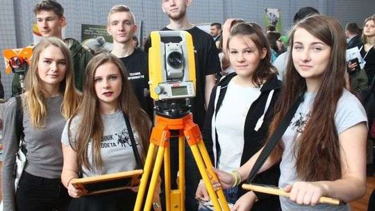 Gdzie jest praca w Puławach? Dziesiątki stoisk i setki zwiedzających na targach