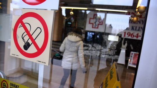 Gdzie palą pacjenci szpitali? Kryją się nawet pod kołdrą