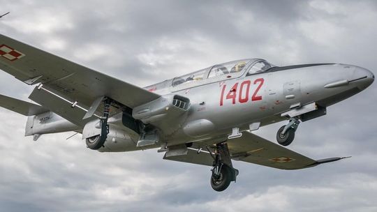 Gdzie podziało się wyposażenie odrzutowca dla Dęblina? Pomnikowa "Iskra" okradziona