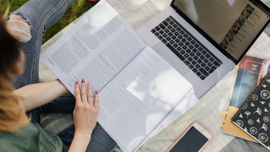 Gdzie szukać wartościowych publikacji naukowych online?
