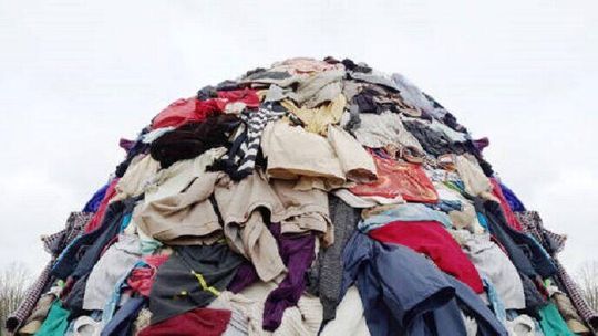 Gdzie wyrzucić stare ubrania lub meble? Radny chciał ułatwić zbiórkę mieszkańcom 