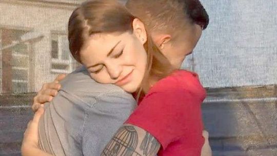 Genetyczni bliźniacy. Jakie to uczucie spotkać osobę, której oddało się część siebie?