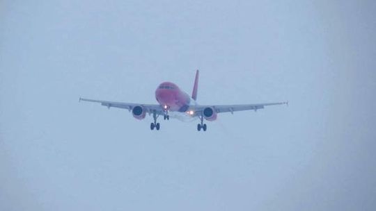 Gęsta mgła utrudnia pracę lotniska. Loty ze Świdnika odwołane