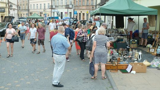 Giełda staroci w Lublinie już nie tylko na pl. Zamkowym. Stoiska w nowym miejscu, na próbę