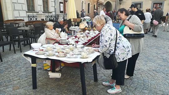 Giełda staroci w Lublinie: Sprzedawcy zbierali podpisy, nie podoba im się decyzja miasta