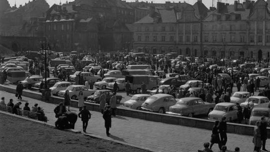 Giełdy samochodowe dawniej. Niezwykłe zdjęcia z Lublina