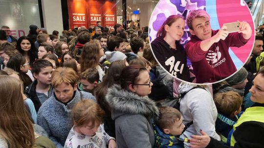 Gigantyczna kolejka w Tarasach Zamkowych. Przyjechał znany youtuber [wideo, zdjęcia]