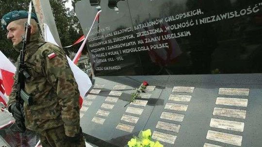 „Ginę za to, co najgłębiej człowiek ukochać może”. Wciąż szukają pomordowanych na Zamku Lubelskim