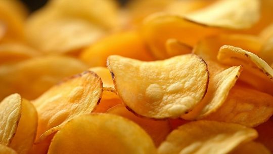 GIS ostrzega: Nie jedz tych chipsów. Mają za dużo węglowodorów