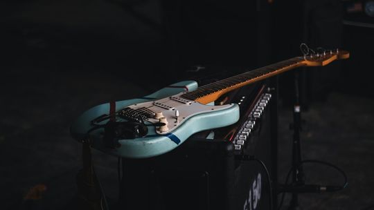 Gitara elektryczna dla początkujących: jak wybrać pierwszy instrument?