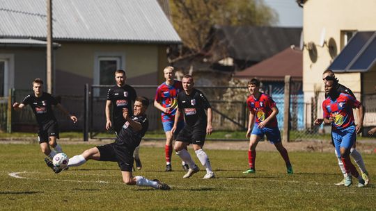 GKS Łopiennik ograł lidera chełmskiej okręgówki, Bug wygrał z Ruchem i reszta wyników 15. kolejki
