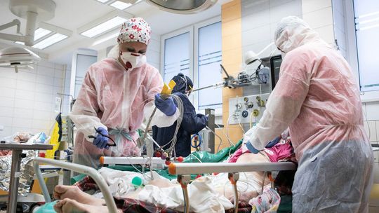 Główny Inspektor Sanitarny: W Polsce żaden lekarz nie miał dylematu, którego pacjenta podłączyć pod respirator