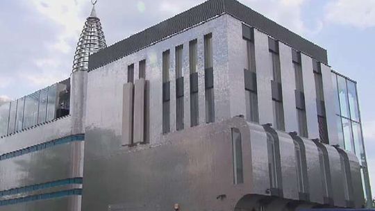 Głowy świń podrzucone do meczetu. Poszukiwana kobieta