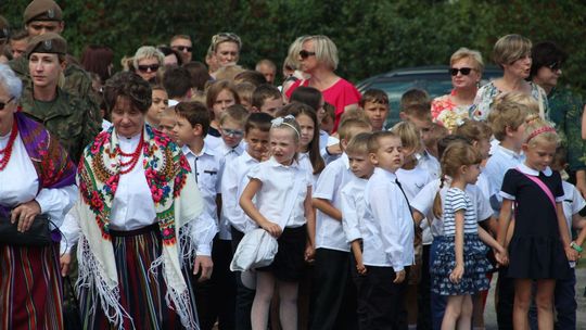 Gmina nie oszczędza na oświacie. 100-lecie szkoły w Sworach [ZDJĘCIA]