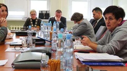 Gmina Puławy: Radny odczytał wyrok na wójta