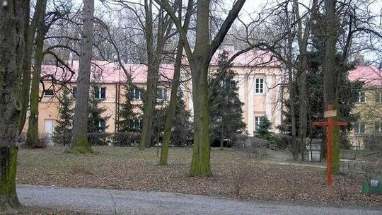 Gmina sprzedaje pałac z parkiem i stawem. Cena? 920 tys. zł