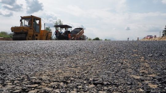 Gmina wnioskuje o miliony złotych na remont dróg. Których? "To totolotek"
