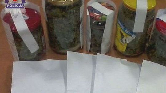 Gmina Wojciechów: Narkotyki trzymali w słoikach