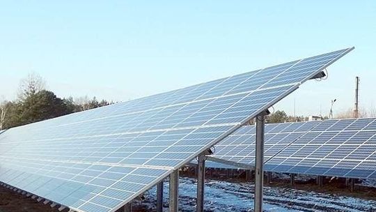 Gmina zainwestowała w farmę fotowoltaiczną. Teraz płaci o połowę mniej za prąd