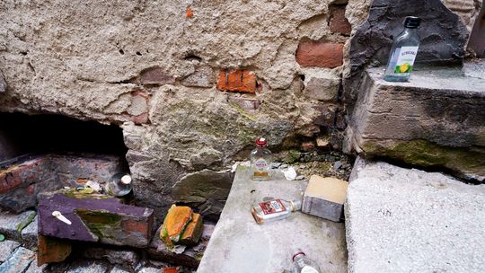 Godzina 12.45. Kupujemy "małpkę" na osiedlu w Lublinie. "Już jest pan pewnie 50. osobą"