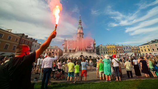 Godzina "W" w Zamościu. Zdjęcia powstańców zawisły na Ratuszu
