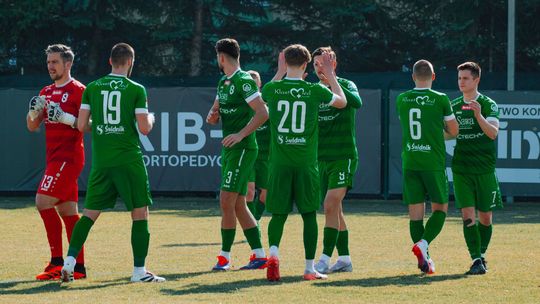 Gol ekstra samobójczy i czwarta wygrana Świdniczanki