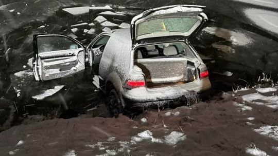 Golf w stawie, Audi na zderzaku. Dwie kolizje w powiecie krasnostawskim