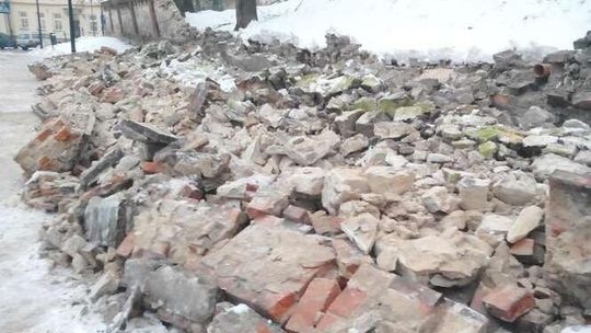 Góra Chełmska: Runął kolejny fragment zabytkowego muru