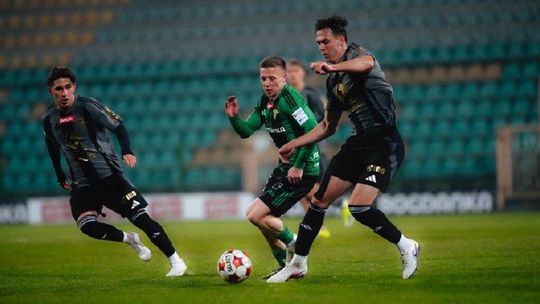 Górnik Łęczna pokonuje wysoko Pogoń Grodzisk Mazowiecki i nie składa broni w walce o utrzymanie