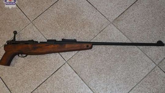 Gorzków: Miał karabin Mauser, grozi mu 8 lat więzienia