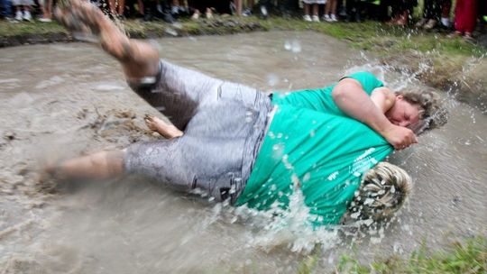 Gospodynie walczyły w błocie (zdjęcia)